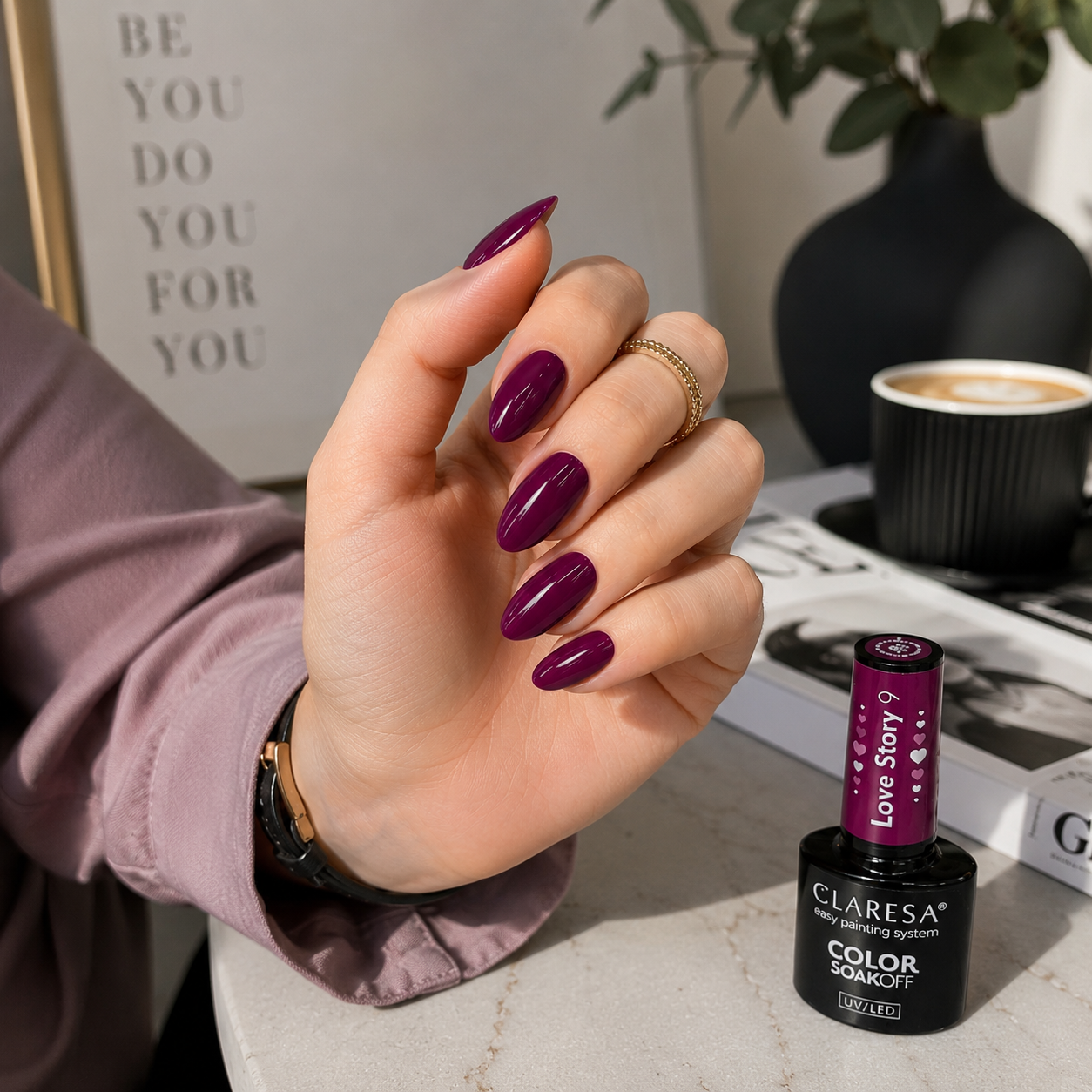 Claresa Love Story 9 μωβ ημιμόνιμο βερνίκι νυχιών 5g σε βαθιά plum απόχρωση με glossy manicure