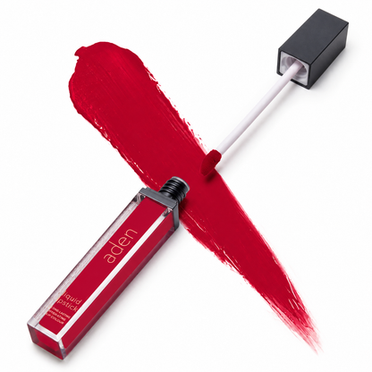 Aden Liquid Lipstick Νο 9 ματ υγρό κραγιόν σε έντονη berry κόκκινη απόχρωση με applicator και δείγμα χρώματος σε λευκό φόντο