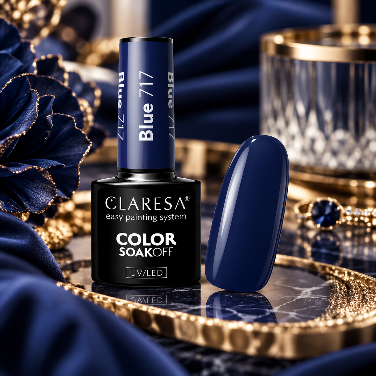 Claresa Blue 717 σκούρο navy μπλε ημιμόνιμο βερνίκι νυχιών 5g σε premium luxury σκηνικό με χρυσές λεπτομέρειες