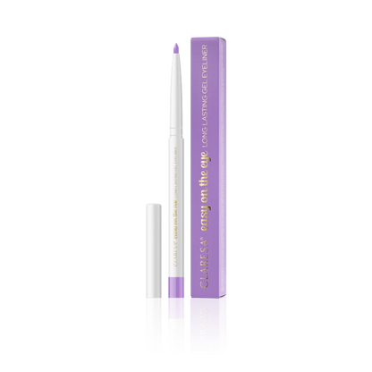 Claresa Easy On The Eye 04 Purple Daisy 0,3g μακράς διάρκειας gel μολύβι ματιών σε μωβ απόχρωση, με λευκή συσκευασία και μωβ λεπτομέρεια σε λευκό φόντο
