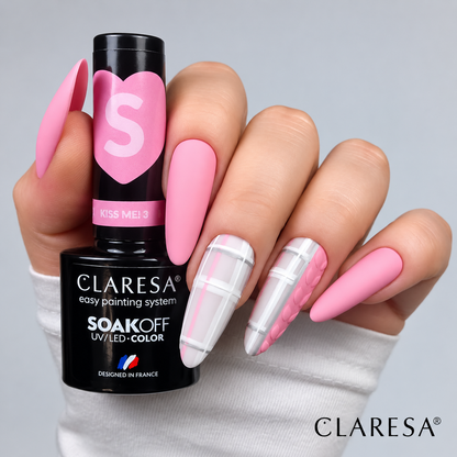Claresa Kiss Me! 3 5g ροζ ημιμόνιμο βερνίκι νυχιών σε έντονη ροζ απόχρωση με ροζ nail art και λευκό καρό σχέδιο