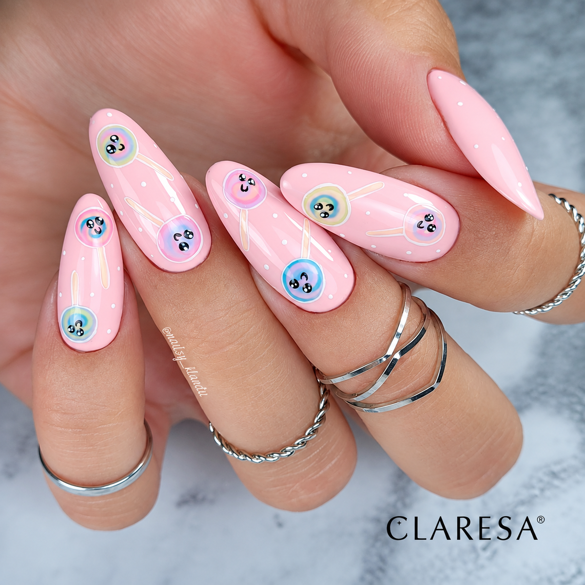 Claresa Lollipop 3 5g ροζ ημιμόνιμο βερνίκι νυχιών σε γλυκιά παστέλ ροζ απόχρωση με παιχνιδιάρικο lollipop nail art
