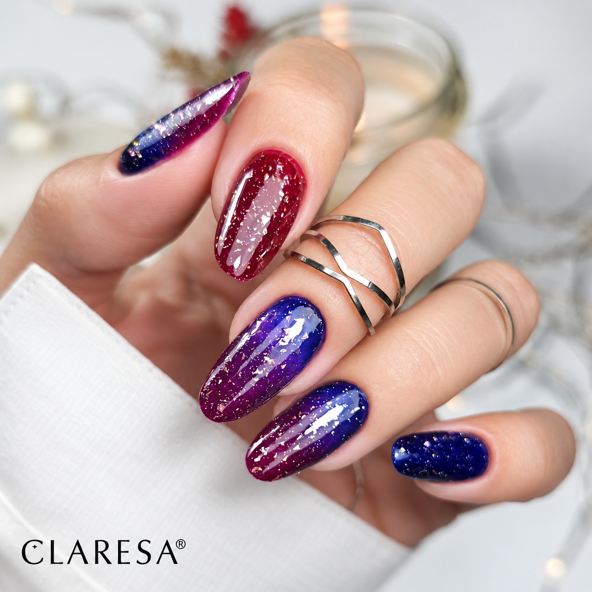 Claresa Mystic Aura 3 ημιμόνιμο βερνίκι νυχιών σε βαθιά μπλε, μωβ και μπορντό αποχρώσεις με λαμπερά flakes και glossy nail art