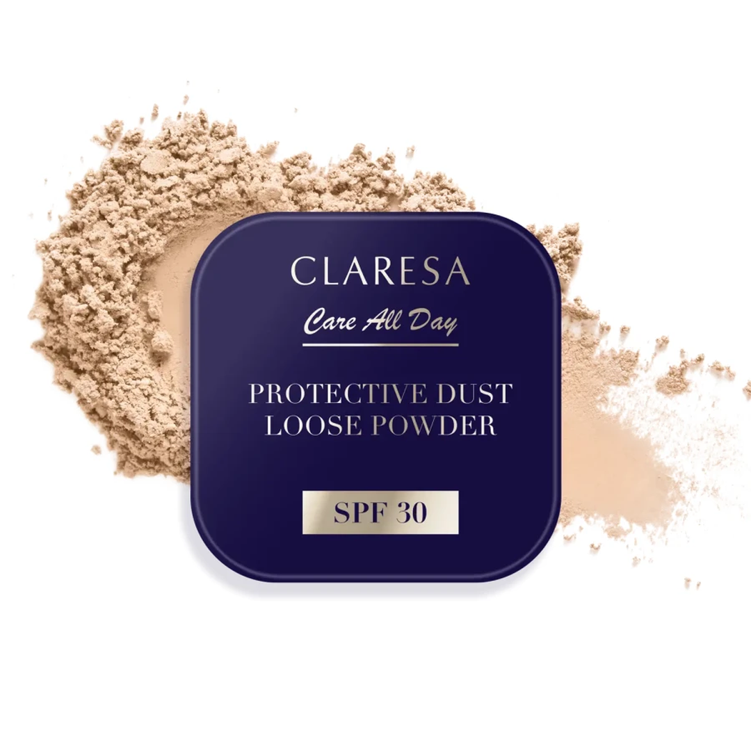 Claresa Protective Dust Loose Powder SPF 30 5g διάφανη λεπτόκοκκη πούδρα σταθεροποίησης μακιγιάζ με φυσικό σατινέ φινίρισμα, σε κομψή μπλε συσκευασία πάνω σε λευκό φόντο