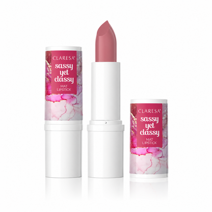 Claresa Sassy Yet Classy 14 Tease ματ κραγιόν σε κομψή dusty rose ροζ απόχρωση με διακριτικό δαμασκηνί υποτόνο, σε λευκό φόντο