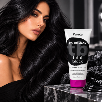 Fanola Color Mask Total Black 200ml με μοντέλο με μακριά λαμπερά μαύρα μαλλιά και ευανάγνωστη συσκευασία, χωρίς πρόσθετο κείμενο