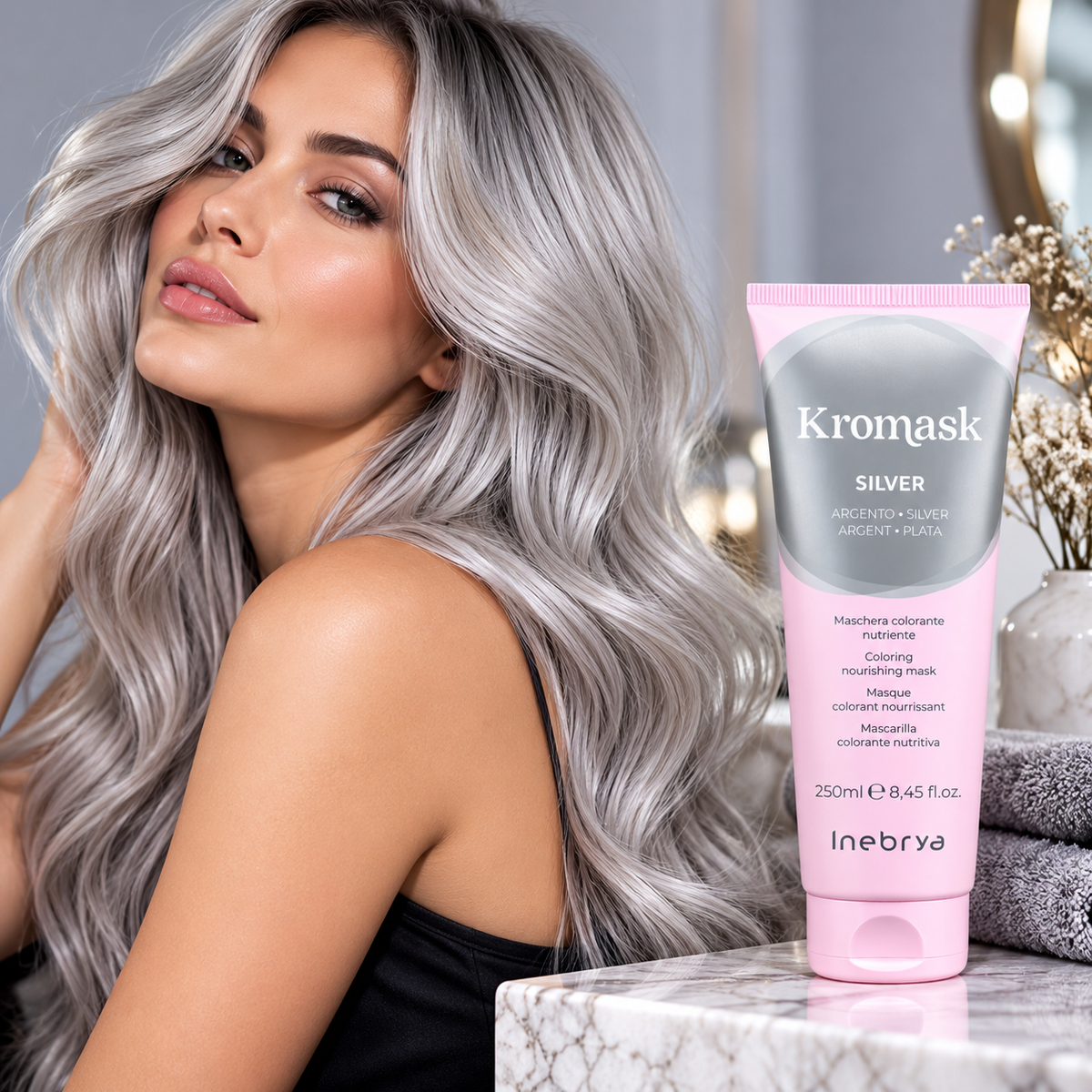 Inebrya Kromask Silver ασημί χρωμομάσκα μαλλιών 250ml δίπλα σε γυναίκα με λαμπερά ασημί μαλλιά